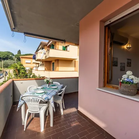 Lovely With Terrace Apartamento Porto Azzurro
